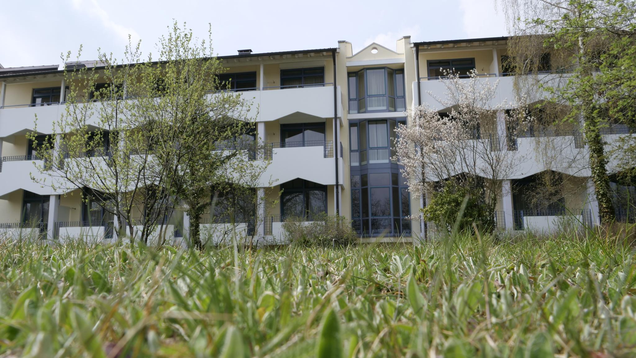 Rehabilitationsklinik Saulgau  Chefarzt der Saulgauer Rehaklinik hält